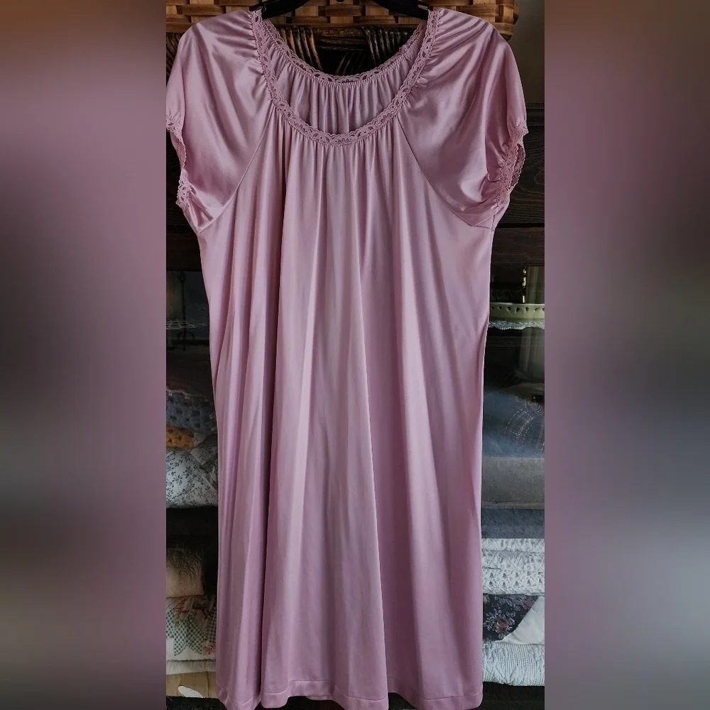 Vanity Fair Mauve Short Sleeve Robe